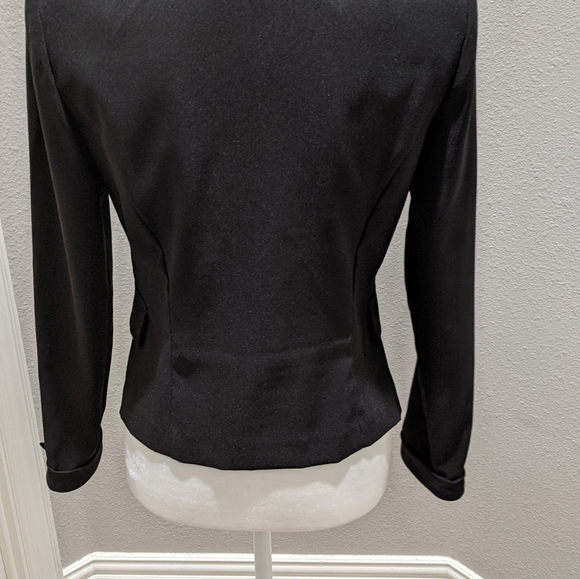 Blazer - Picture 3 of 9